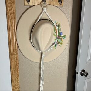 WESTERN Rope Hat Hanger for One Fedora Organizer Display Wooden Bead and Hanger